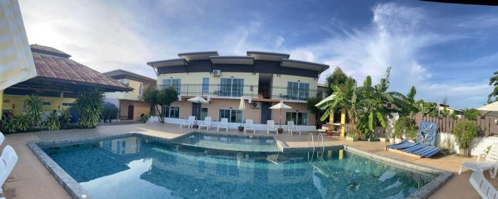 anyavee chom by the sea