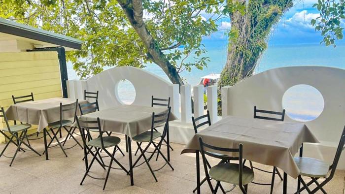 anyavee chom by the sea
