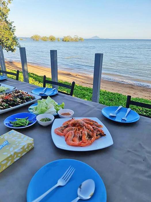 anyavee chom by the sea