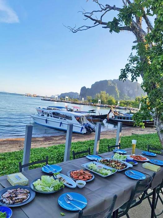 anyavee chom by the sea