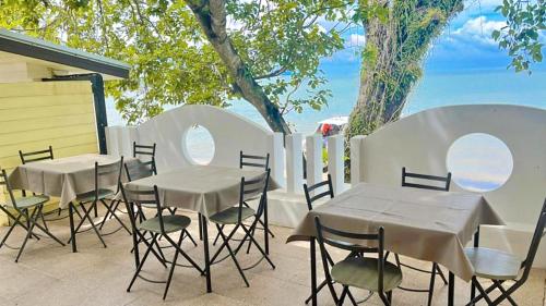 anyavee chom by the sea