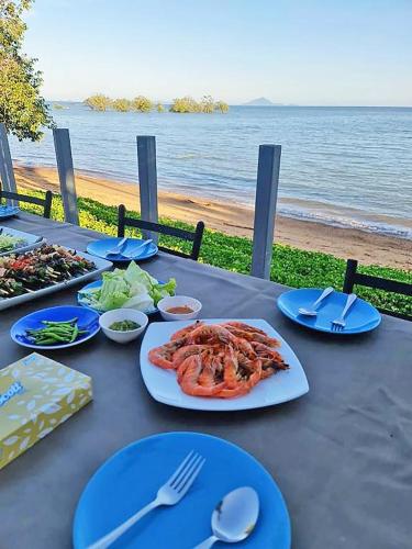 anyavee chom by the sea
