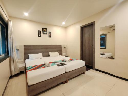 Hotel Baramati Stays,,3 star