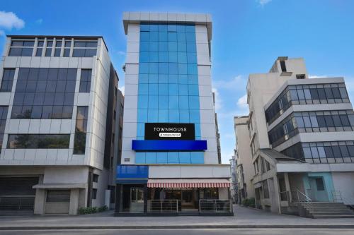 Super Townhouse Richmond Mg Road Metro Formerly Richmond Residency,,3 star
