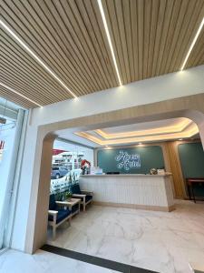 smile court