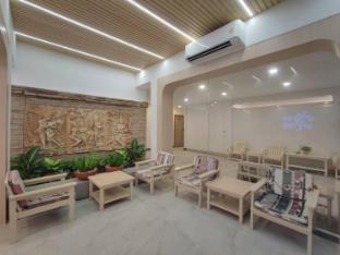 smile court