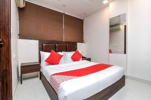 Hotel O Alandi Markal Crossway Formerly Shetkari Mala Lodging,,3 star