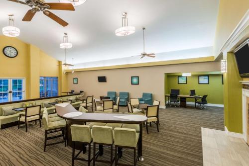 larkspur landing extended stay suites st louis riverport airport west