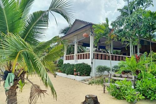 palm point village