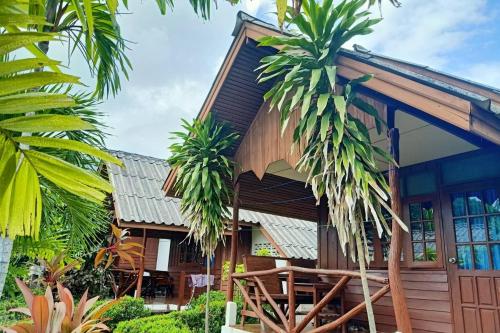 palm point village