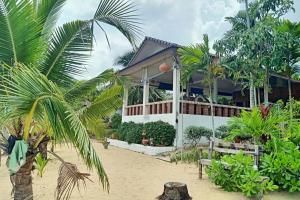 palm point village