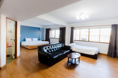 river hotel the budget