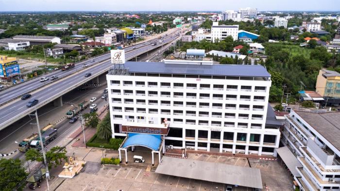 river hotel the budget