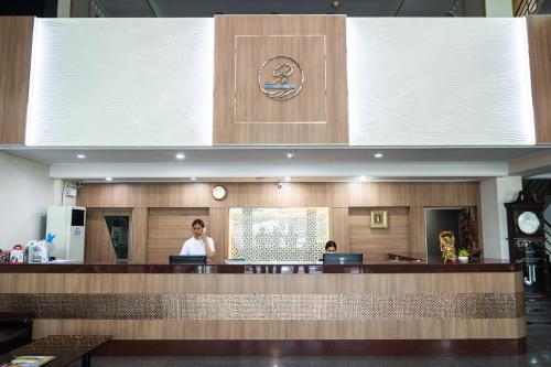 river hotel the budget