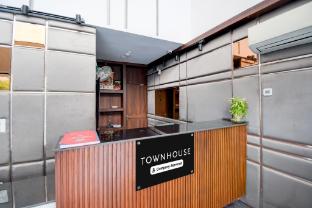 super townhouse vibhuti khand gomti nagar formerly pratham inn