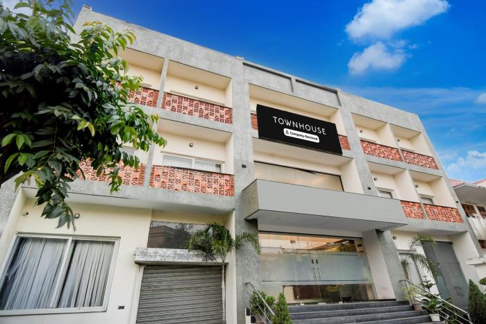 super townhouse vibhuti khand gomti nagar formerly pratham inn