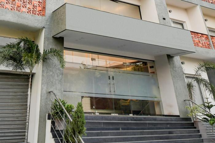 super townhouse vibhuti khand gomti nagar formerly pratham inn