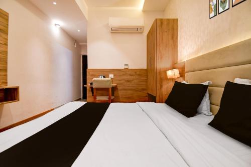 super townhouse vibhuti khand gomti nagar formerly pratham inn