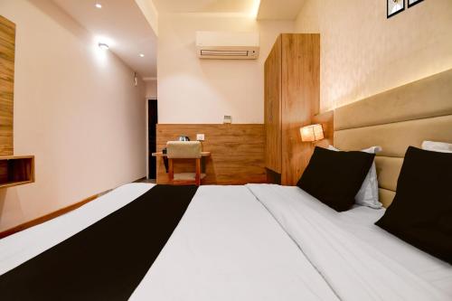 super townhouse vibhuti khand gomti nagar formerly pratham inn