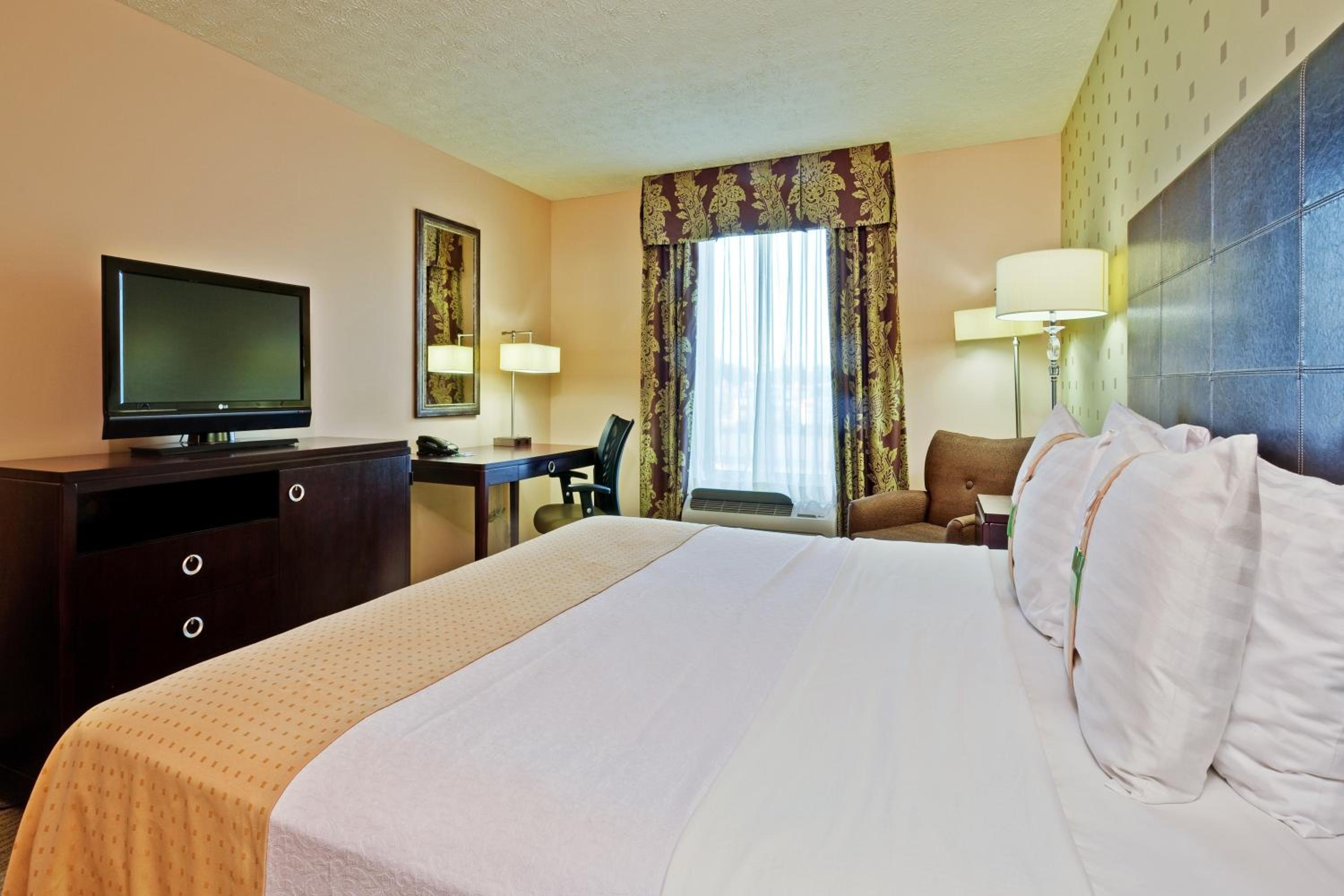 holiday inn bloomington university area by ihg