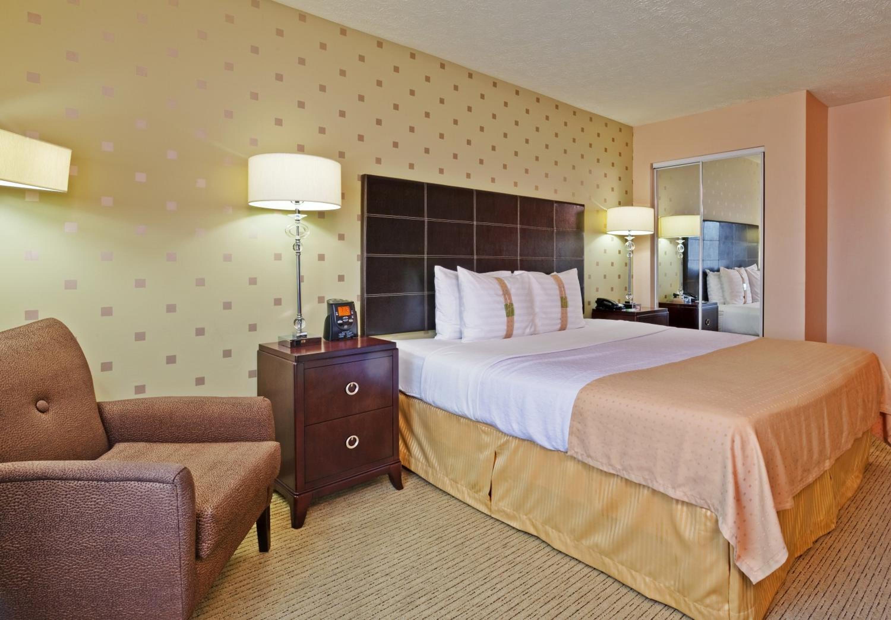 holiday inn bloomington university area by ihg