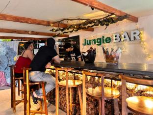 jungle by sturmfrei vagator pool wing