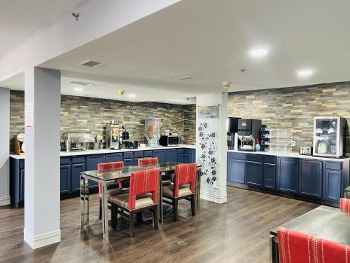Americinn By Wyndham Rawlins,,3 star