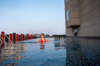 radisson red indore