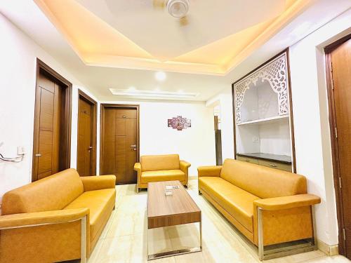 lime tree hotel golf course extension nearby grand hyatt gurgaon