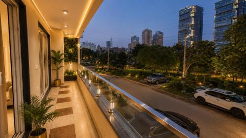 lime tree hotel golf course extension nearby grand hyatt gurgaon