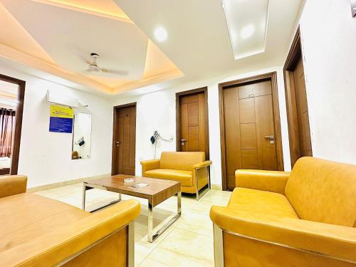 lime tree hotel golf course extension nearby grand hyatt gurgaon