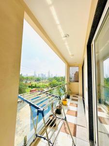 lime tree hotel golf course extension nearby grand hyatt gurgaon