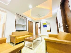 lime tree hotel golf course extension nearby grand hyatt gurgaon