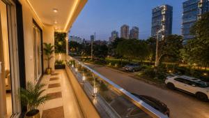 lime tree hotel golf course extension nearby grand hyatt gurgaon