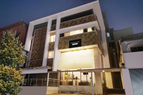 super townhouse city center near mysore palace formerly aavass inn