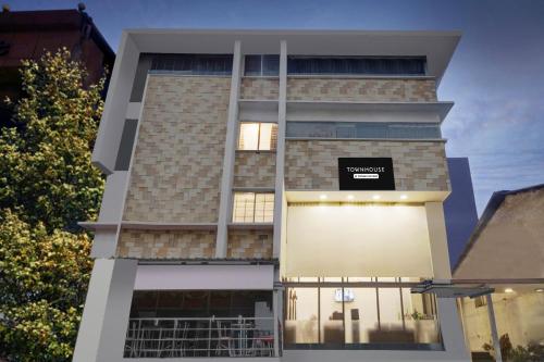 super townhouse city center near mysore palace formerly aavass inn