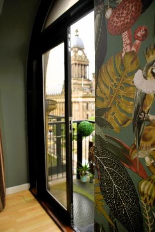 heart of leeds 2 bedroom flat