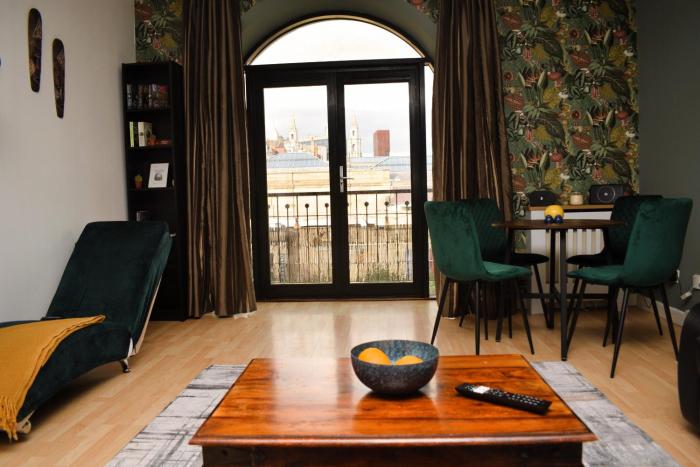 heart of leeds 2 bedroom flat