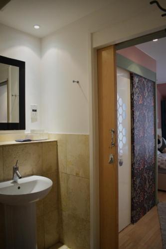 heart of leeds 2 bedroom flat
