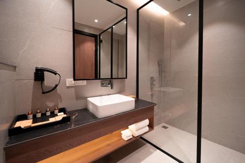 velmore kasauli operated by royal orchid