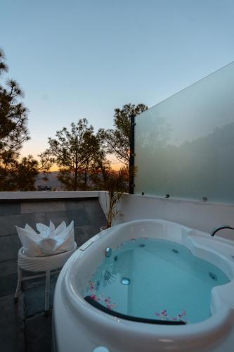 velmore kasauli operated by royal orchid