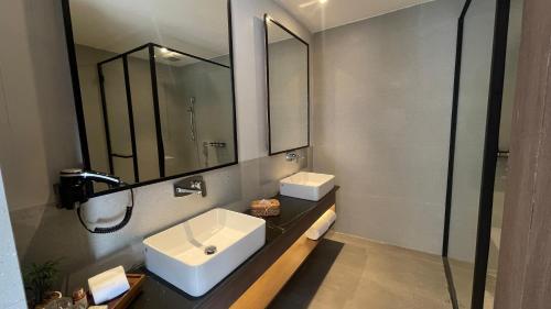 velmore kasauli operated by royal orchid