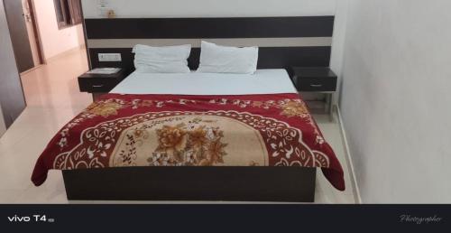 Shree Radharaman Palace,,2 star