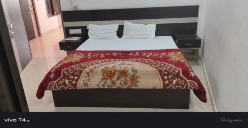 Shree Radharaman Palace,,2 star