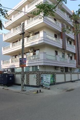 aura luxury studio near artemis hospital gurgaon