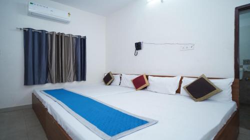 Hotel Apoorv Near Railway Station,,3 star