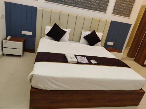 snr venus hotels