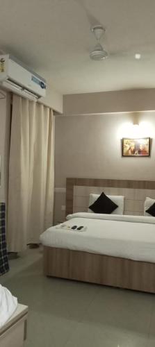 radhe krishna sarnam luxury stay