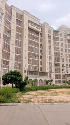 radhe krishna sarnam luxury stay