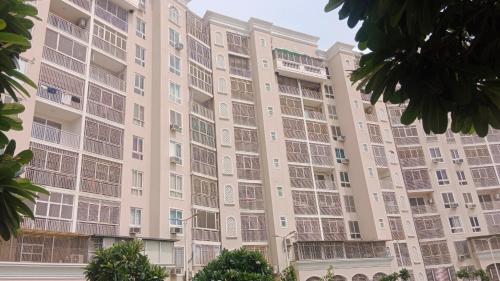 radhe krishna sarnam luxury stay